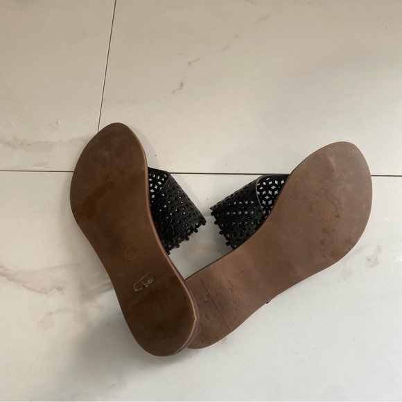 Tory Burch Floral Patent Perforated Thong Sandal - Picture 5 of 6